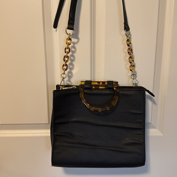 Purse with Tortoise Shell Handles & Chain Detail - Picture 7 of 9